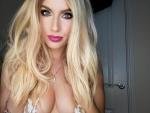 Pussy playing - Me, myself and I