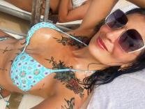 KarolynRoss - Lasst uns Gutes genießen, während wir uns selbst Vergnügen bereiten, heiße Höhepunkte haben....