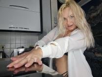 JANEPUSSYCAM - HEISS WIE DIE HÖLLE!! Ich bin ein sehr fröhlicher und lustiger Mensch, ich mag Sarkasmus, lache viel