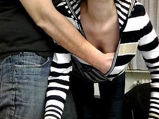 Reales Paar  Wir ziehen uns gerne vor anderen aus und haben Spass vor der Cam. Wir würden uns über einen Besuch von Dir in unserem freuen. Lass uns zusammen etwas Zeit mit was Schönem vertreiben.

