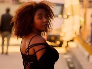 BlackCamille  Hallo, ich bin hier, um mich in erster Linie auszudrücken. Außerdem stehe ich voll und ganz auf jeden Spaß, den man sich vorstellen kann.