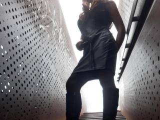 AmyWonderXXX TS  Ich komme, wenn ich Cam 2 Cam sehe, dass du mich anmachst, indem du dich zusammen mit der Kamera ausziehst oder mich einfach anschaust.