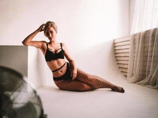 LisaDiamond  Süße, sexy Blondine mit großen grauen Augen. Mit pummeligen, leicht geöffneten Lippen. Ich vereinige Weiblichkeit und wilde, ungezügelte Sexualität. Ich freue mich immer über neue Bekanntschaften und bin offen für neue Empfindungen. Wenn du keine Angst hast, dich zu verbrennen, schreib mir.