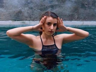 GirlNextDoor  Ich mag das Gefühl, als würden wir nahe beieinander leben, als wäre ich dein Nachbar, als wärst du bei mir zu Hause! das ist sehr bequem