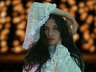 Ratienterciopelo  Ich bin ein etwas konservatives Mädchen, ich bin Künstlerin und Designerin, meine Reise als Model dauert nun schon ein paar Jahre an, sie war sehr schwierig, aber ist interessant, und sie hat mir auch erlaubt, als Person zu wachsen.  Ich mag es, freundlich zu allen Menschen zu sein.