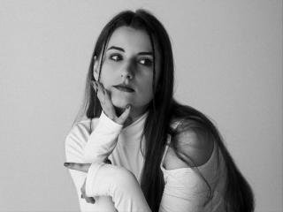 GirlNextDoor  Ich mag das Gefühl, als würden wir nahe beieinander leben, als wäre ich dein Nachbar, als wärst du bei mir zu Hause! Das ist sehr bequem und angenehm