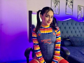 ErikaCarter  Ich bin Erika ? deine süße Versuchung mit einer frechen Seite ? Ich wirke vielleicht schüchtern, aber sobald du mir näher kommst, bin ich deine wildeste Fantasie. Ich liebe es zu verführen, zu verwöhnen und dir das Gefühl zu geben, der Einzige zu sein. ?